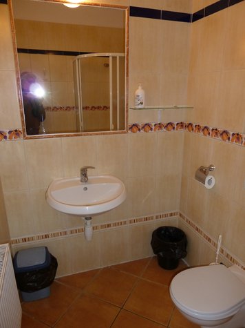 Łazienka w przykładowym pokoju Hotel Elektor w Morągu